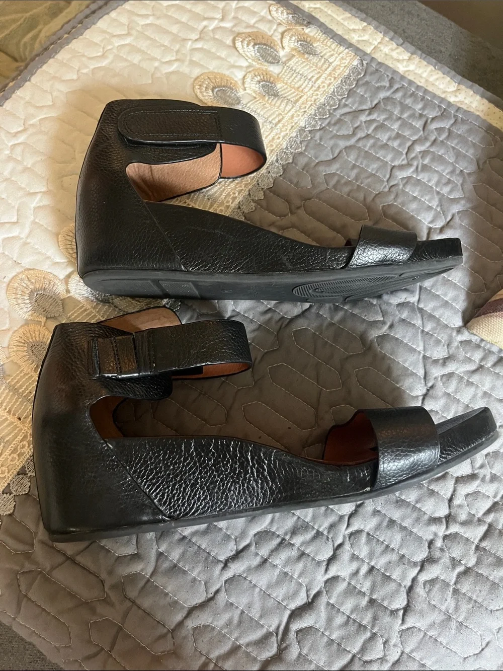 Gentle Souls by Kenneth Cole Leather wedge black sz 71/2